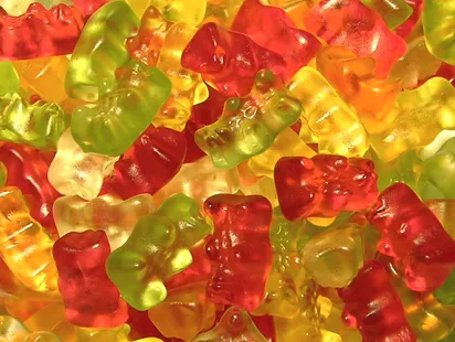https://s3-eu-west-2.amazonaws.com/kmag/articles/6839cf3856a53d0ec2b93164/Gummy_bears.jpeg