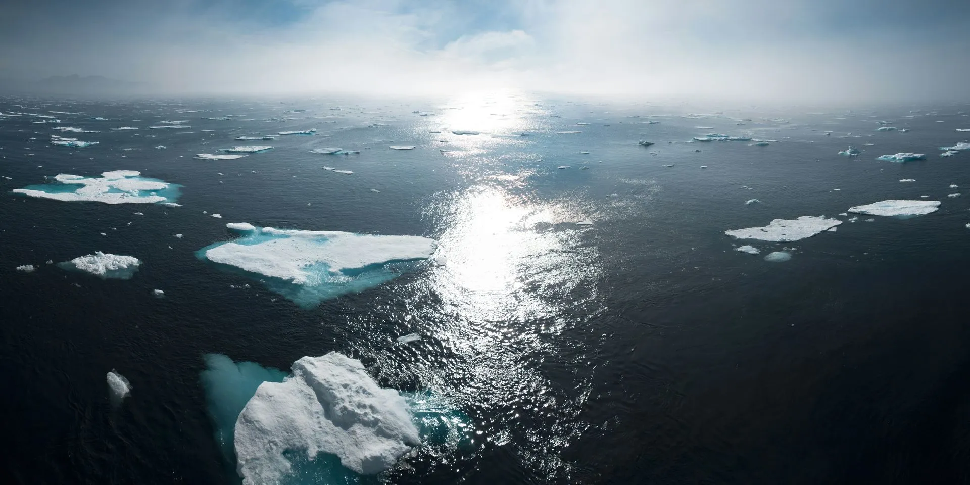 Na zdjęciu topniejące lodowce na Grenlandii