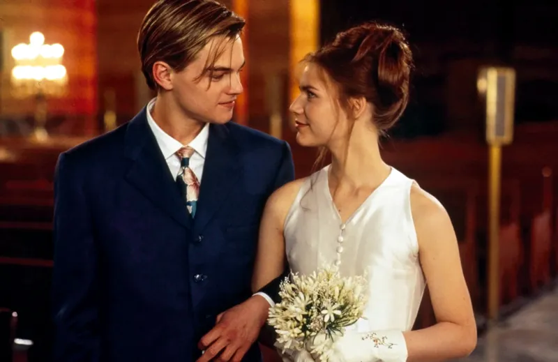 młoda para w trakcie śłubu