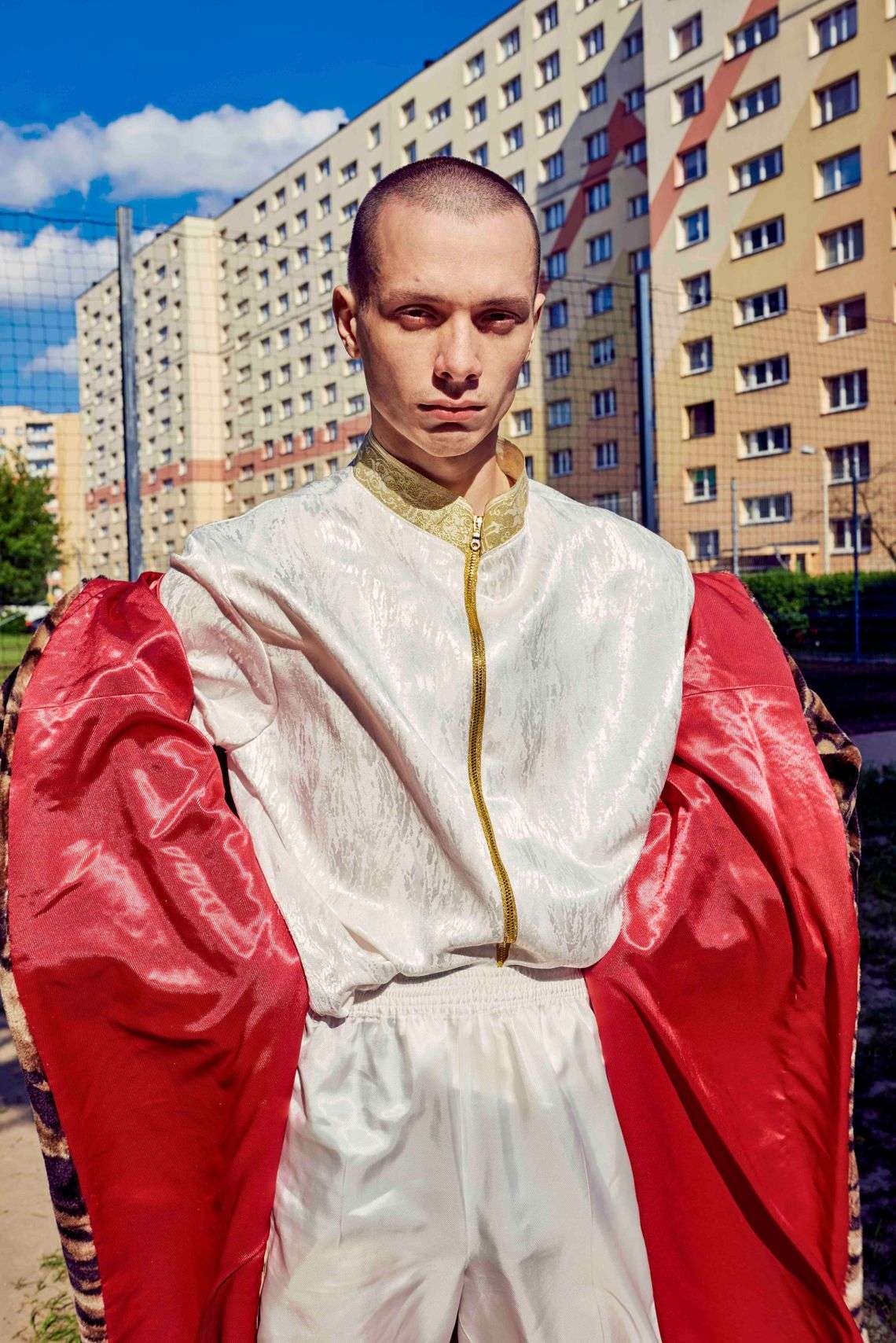 "Pamięć o tysiącach bohaterów, co gwałcili, się nie myli, śmierdziały im skarpety i gacie.." Armada stworzył jeden z najważniejszych pokazów w historii mody