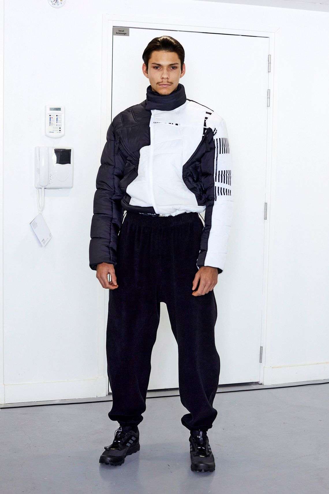 GMBH Berlin powstało dla fanów techno. Ich ciuchy służą do tańczenia