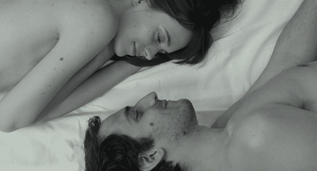 "Ja, Godard" ukazuje miłosne uniesienia i artystyczne rozczarowania kultowego reżysera