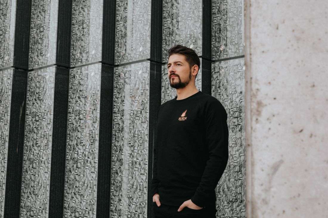 Urodził się z ubytkiem słuchu. Teraz będzie reprezentował Polskę w konkursie dla najlepszych DJ-ów