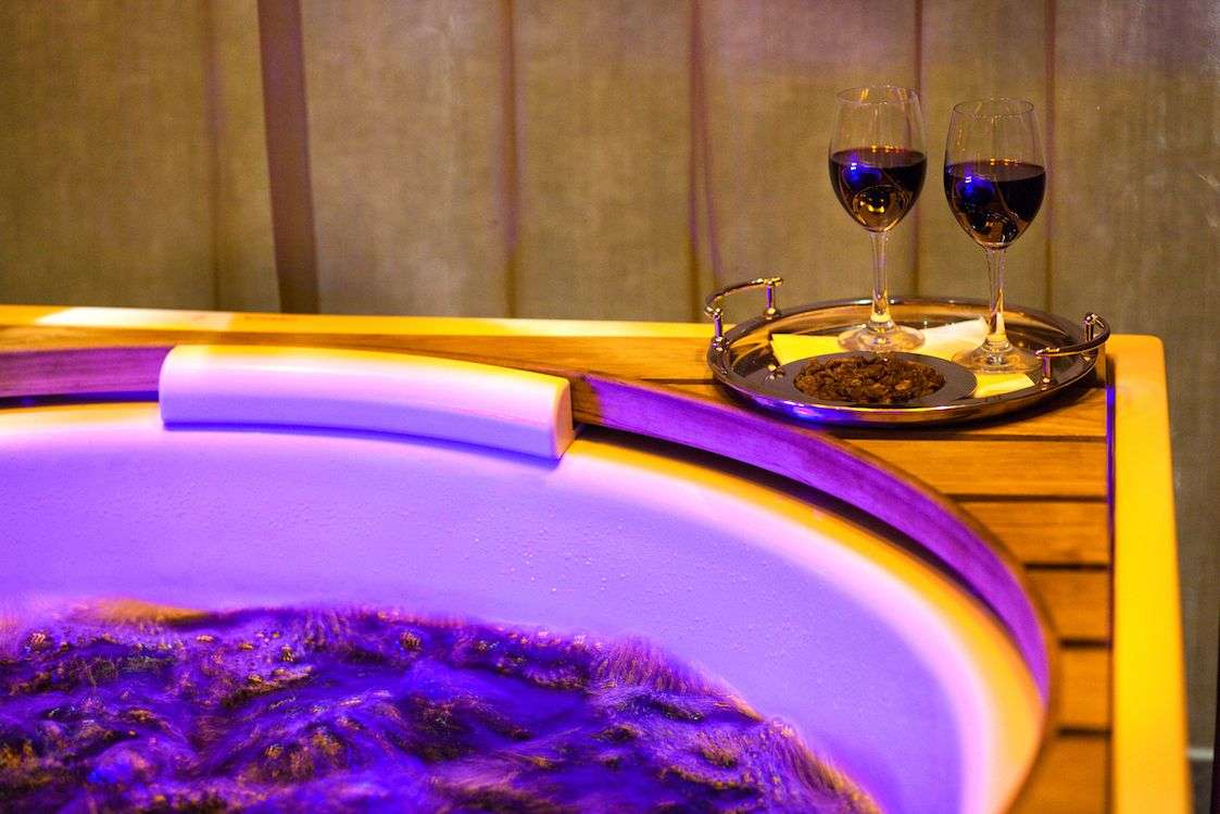 To pierwsze miejsce w Polsce, gdzie można poddać się winoterapii. W relaksie z winem pomogą mazurska przyroda i kojąca cisza