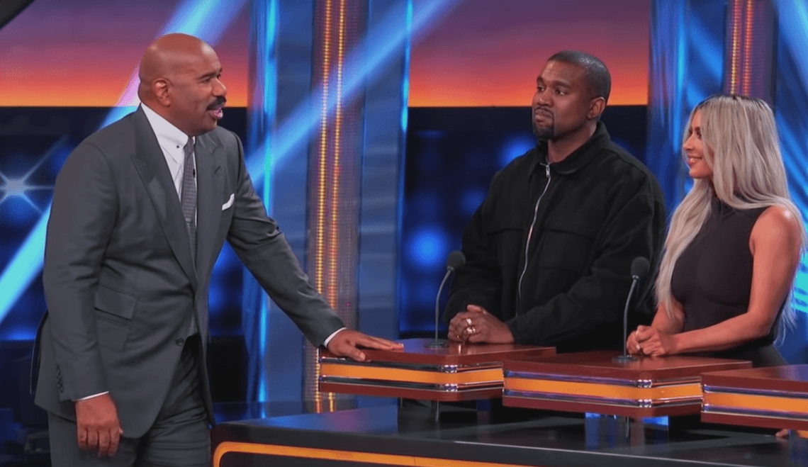 Kanye, Kim i cała rodzina Kardashianów wystąpili w amerykańskiej wersji Familiady. Zobaczcie fragmenty