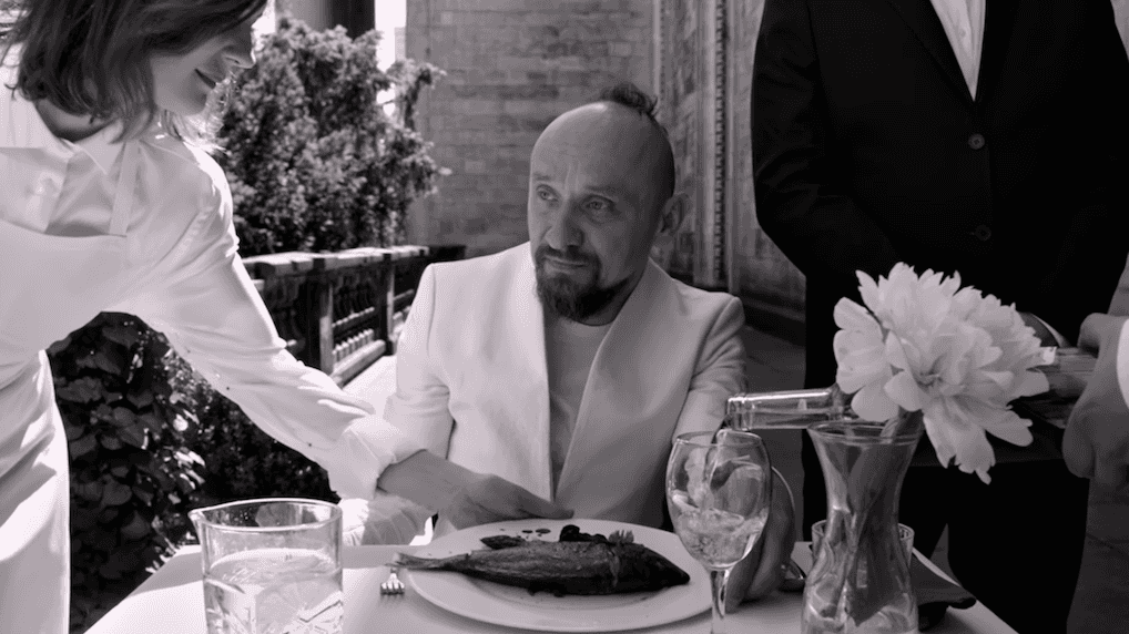 Oto prawdopodobnie najlepszy polski klip roku. Ten duet przekuwa brud ulicy w poezję jak nikt inny