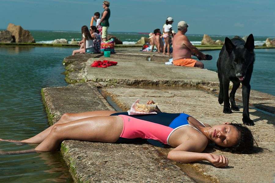 Zbuntowana nastolatka ucieka od codzienności w świat fantazji i ręce bad boya. "Ava" to fascynująca opowieść o trudach dojrzewania [recenzja]