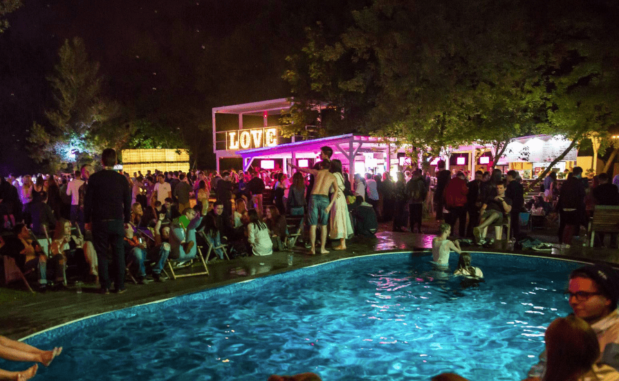 Marzy wam się impreza z basenem? Rezerwujcie czas w ten weekend