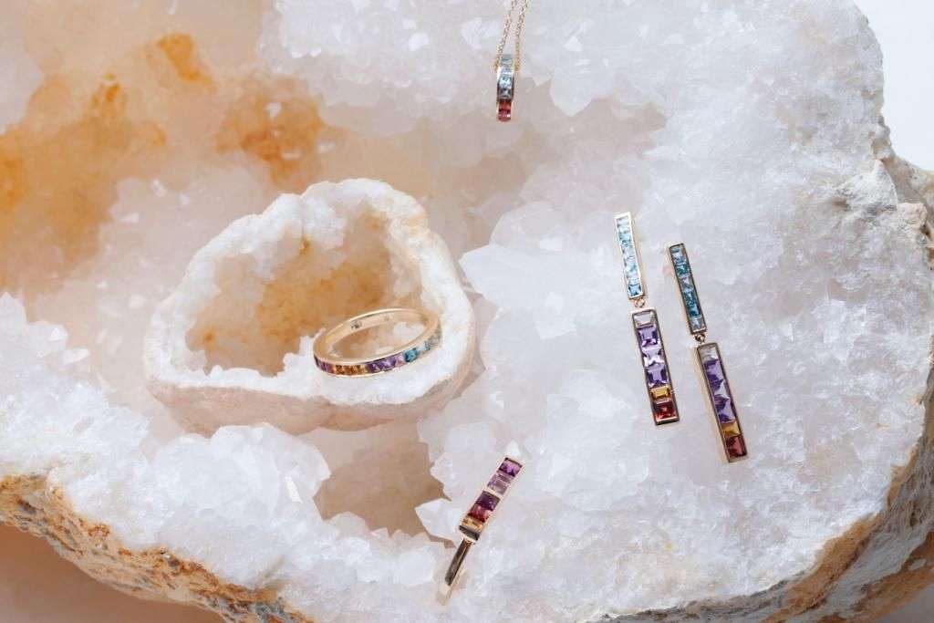 Projekty powstałe w opozycji do zautomatyzowanego świata czerpią z bogactwa naturalnych kamieni i minerałów