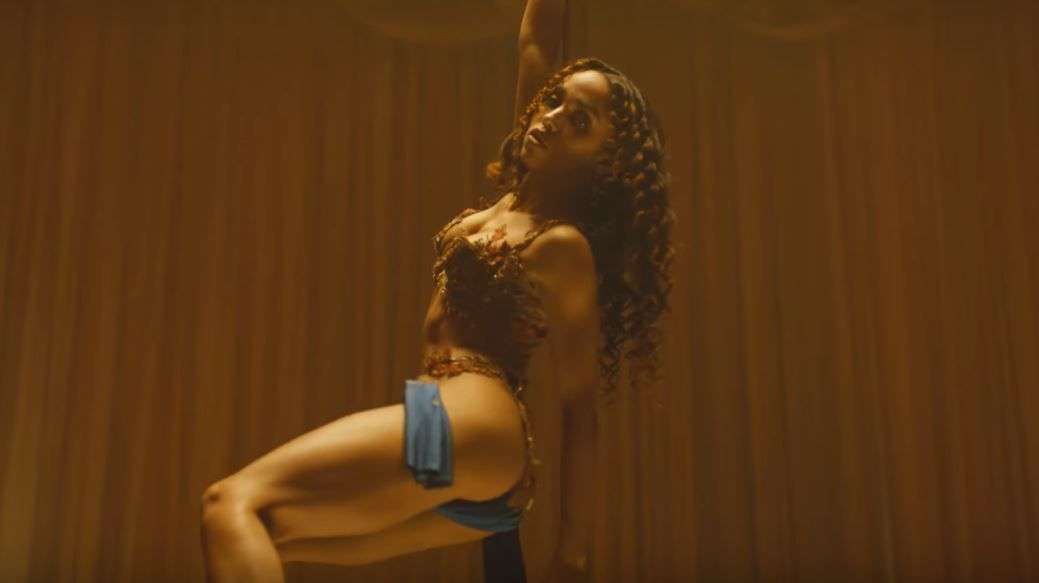 FKA twigs tańczy na rurze i spada do piekła w nowym niesamowitym klipie