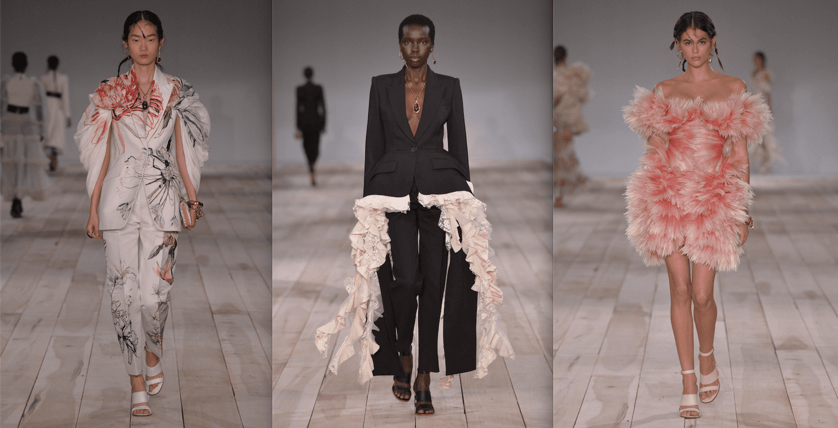 Alexander McQueen na wiosnę/lato 2020. Szczytne idee stworzyły jedną z piękniejszych kolekcji na Paris Fashion Week [zdjęcia]