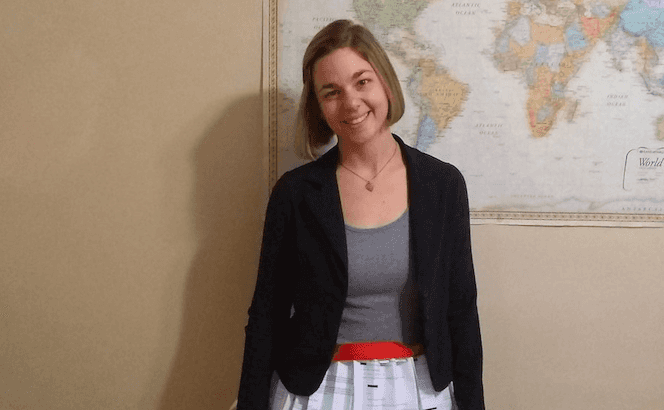 Amerykanka założyła na obronę pracy doktorskiej spódniczkę zrobioną z 17 listów odmownych