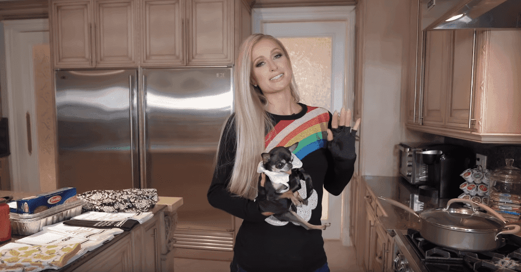 Paris Hilton przyrządzająca lazanię to najlepsze, co dzisiaj zobaczycie
