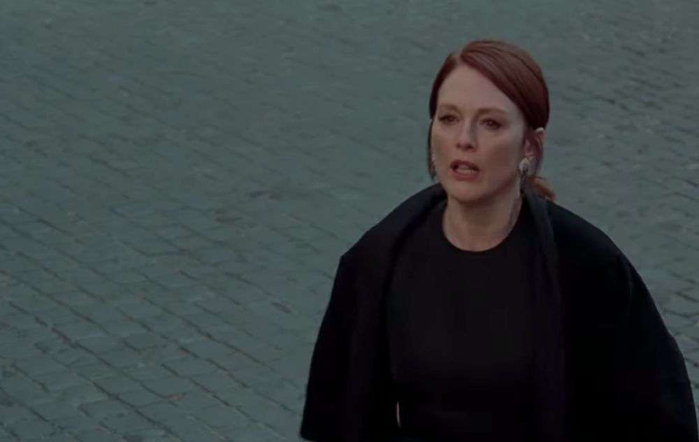 Julianne Moore, Mia Goth i Kyle MacLachlan w nowym filmie Luki Guadagnino. Jest zwiastun „The Staggering Girl”