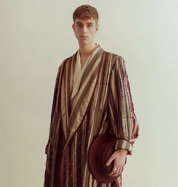 Sarah Burton dzieli się tkaninami i wykrojami Alexandra McQueena. To gratka dla studentów modowych