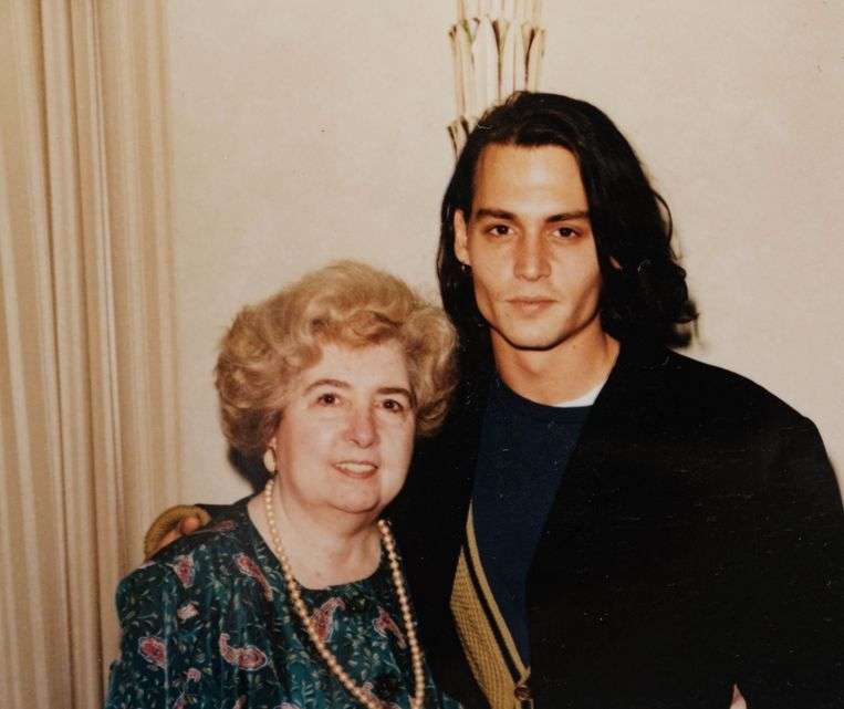 W antykwariacie znaleziono album ze zdjęciami kobiety, która fotografowała się z hollywoodzkimi celebrytami. To czyste złoto