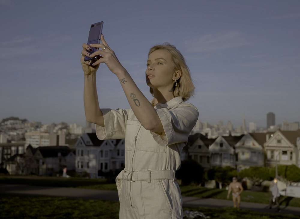 Kultowe telefony z klapką wracają do łask. To już oficjalne