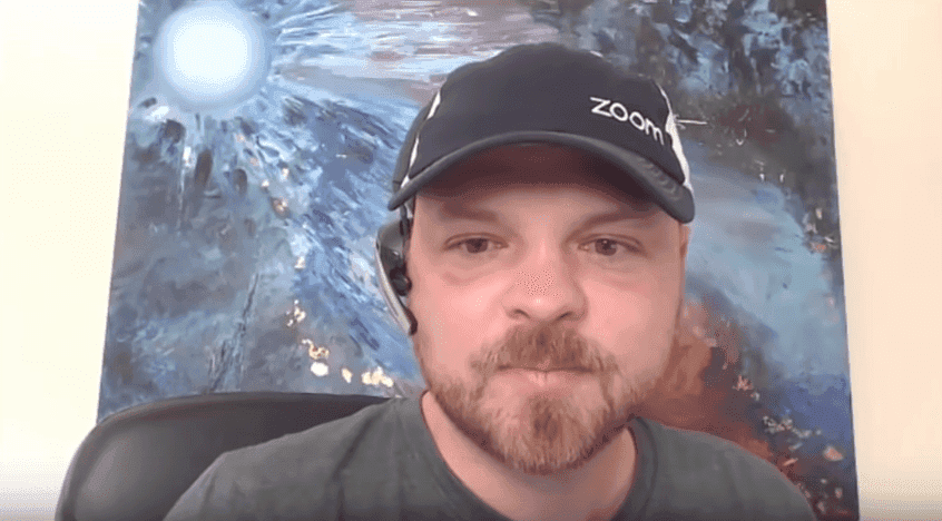 Ten program pomaga ukryć bałagan w pokoju podczas zdalnej rozmowy z szefem