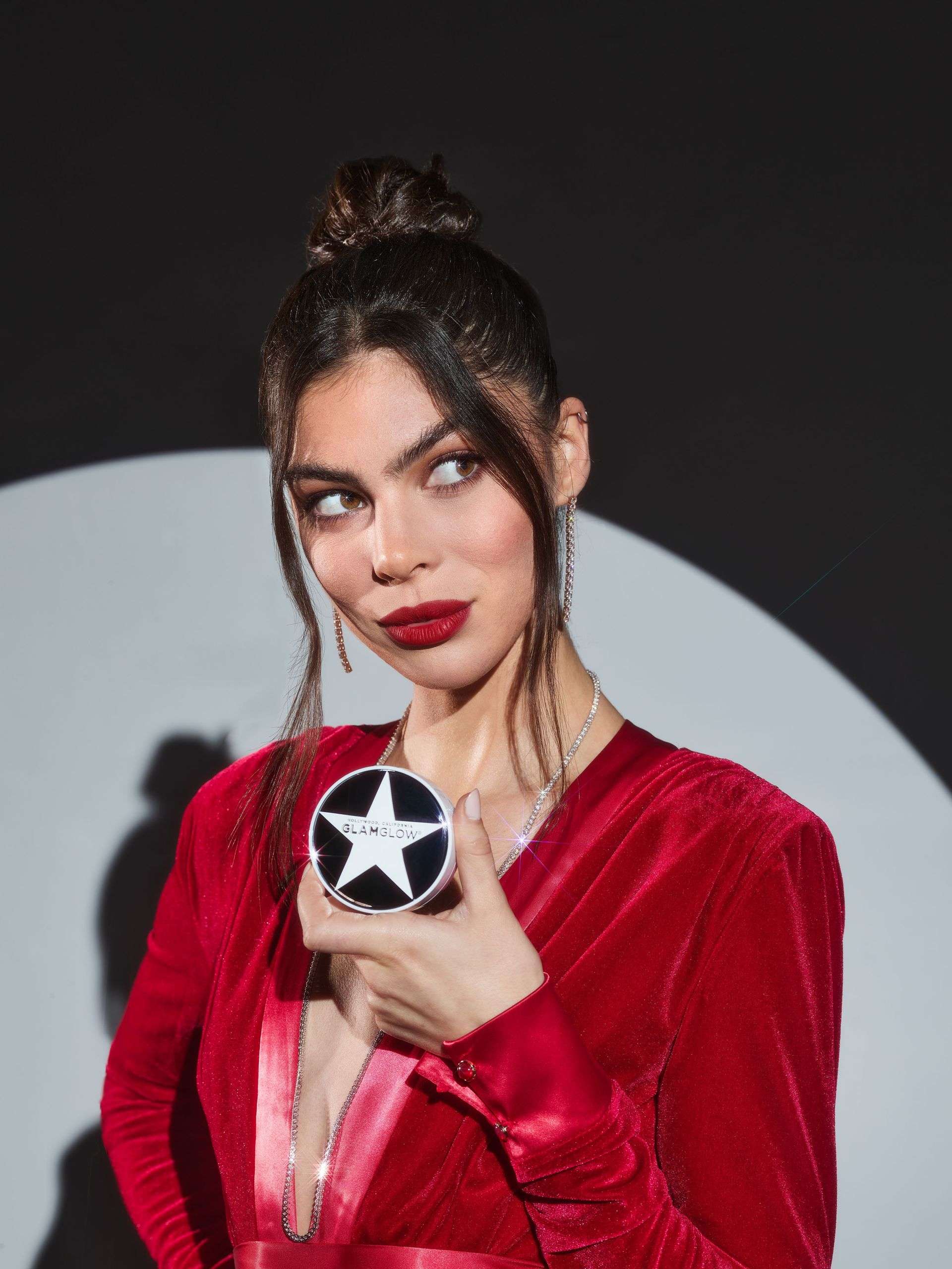 Perfekcyjnie matująca baza pod makijaż dla skóry problematycznej