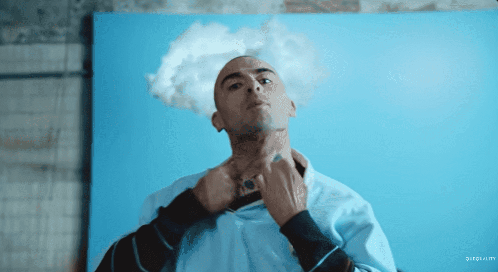 Quebonafide zrzuca ciuchy po starszym bracie i wraca do starego wizerunku. Ale czy na pewno?