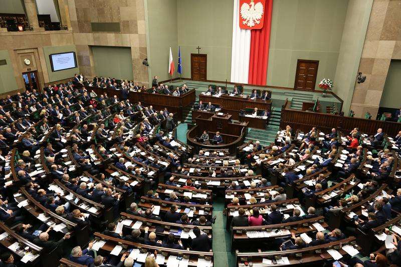 Polska na liście 30 reżimów wykorzystujących pandemię do celów politycznych i opresji