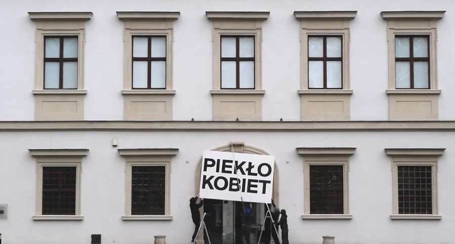 Dyrektor CSW udostępnił antyaborcyjny film, który jest przeróbką wideo krytykującego projekt Godek