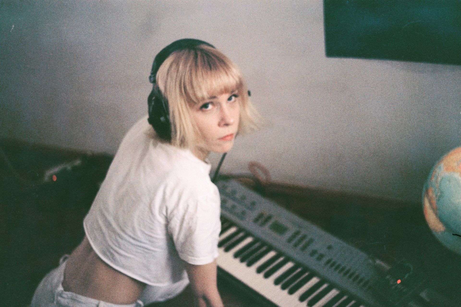 Połączenie Fever Ray z iamamiwhoami i chłodem Depeche Mode w najnowszym singlu Iny West. Polska wokalistka przedstawia utwór „Mother”