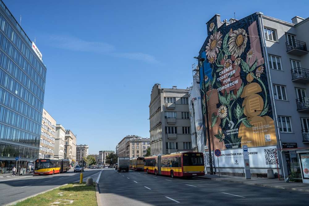 Converse sfinansował w Warszawie mural, który oczyszcza powietrze