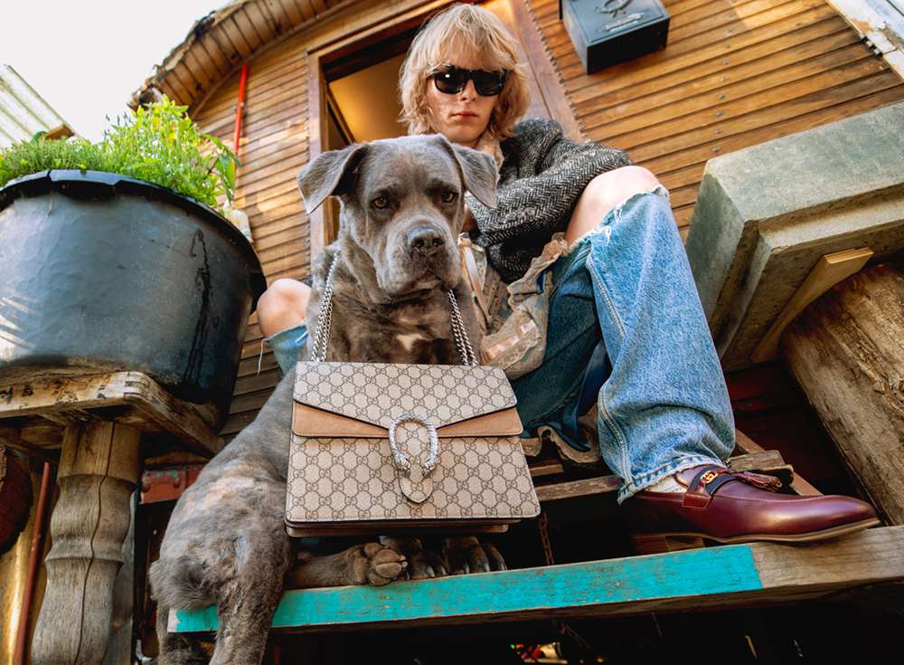 Nowa kampania Gucci powstała w domach modelek i modeli. Obejrzyjcie szczere i autentyczne zdjęcia kolekcji na jesień-zimę 2020/21