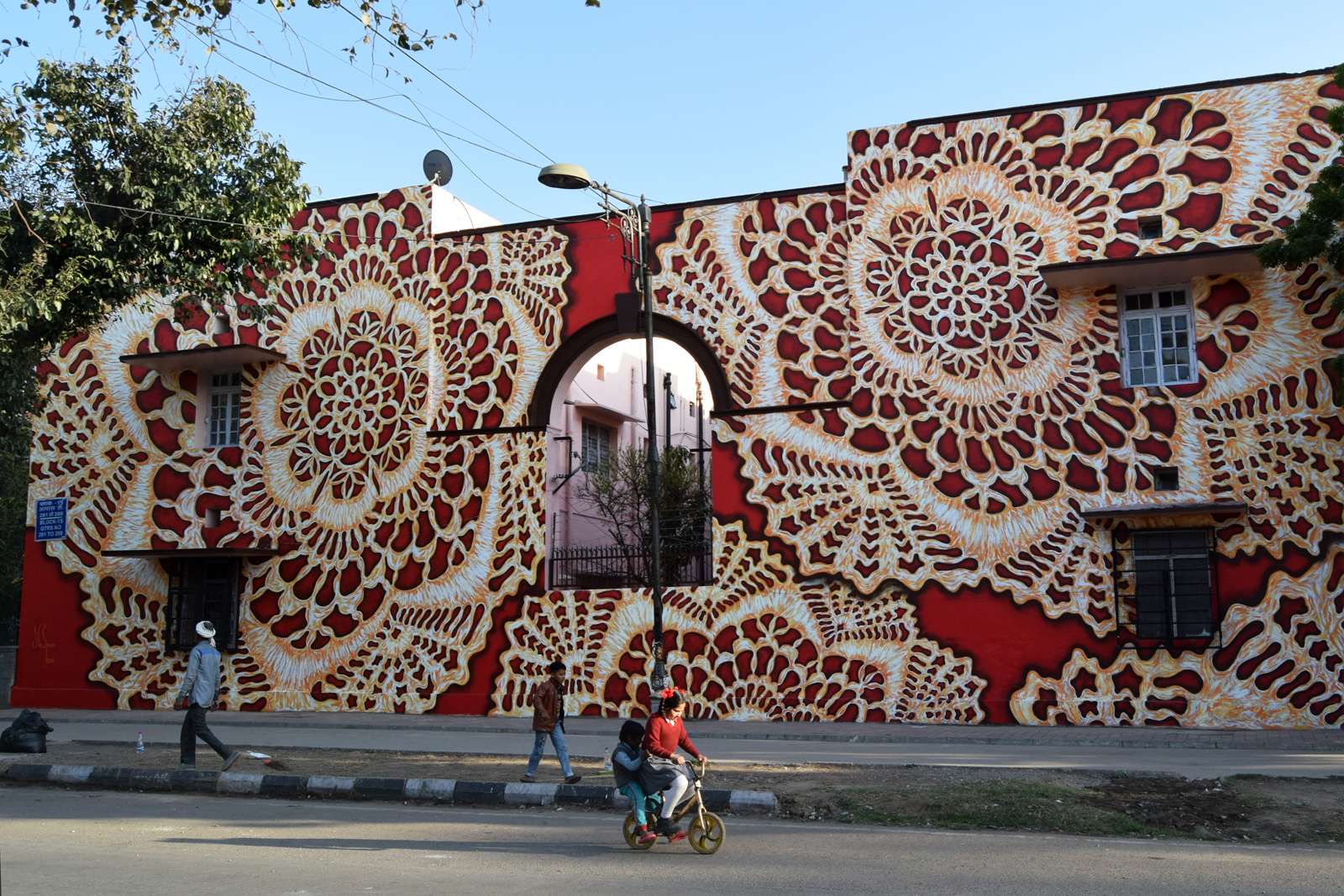 Widzieliście kiedyś koronkę w przestrzeni miejskiej? Bardzo możliwe, że zostawiła ją tam NeSpoon [wywiad]