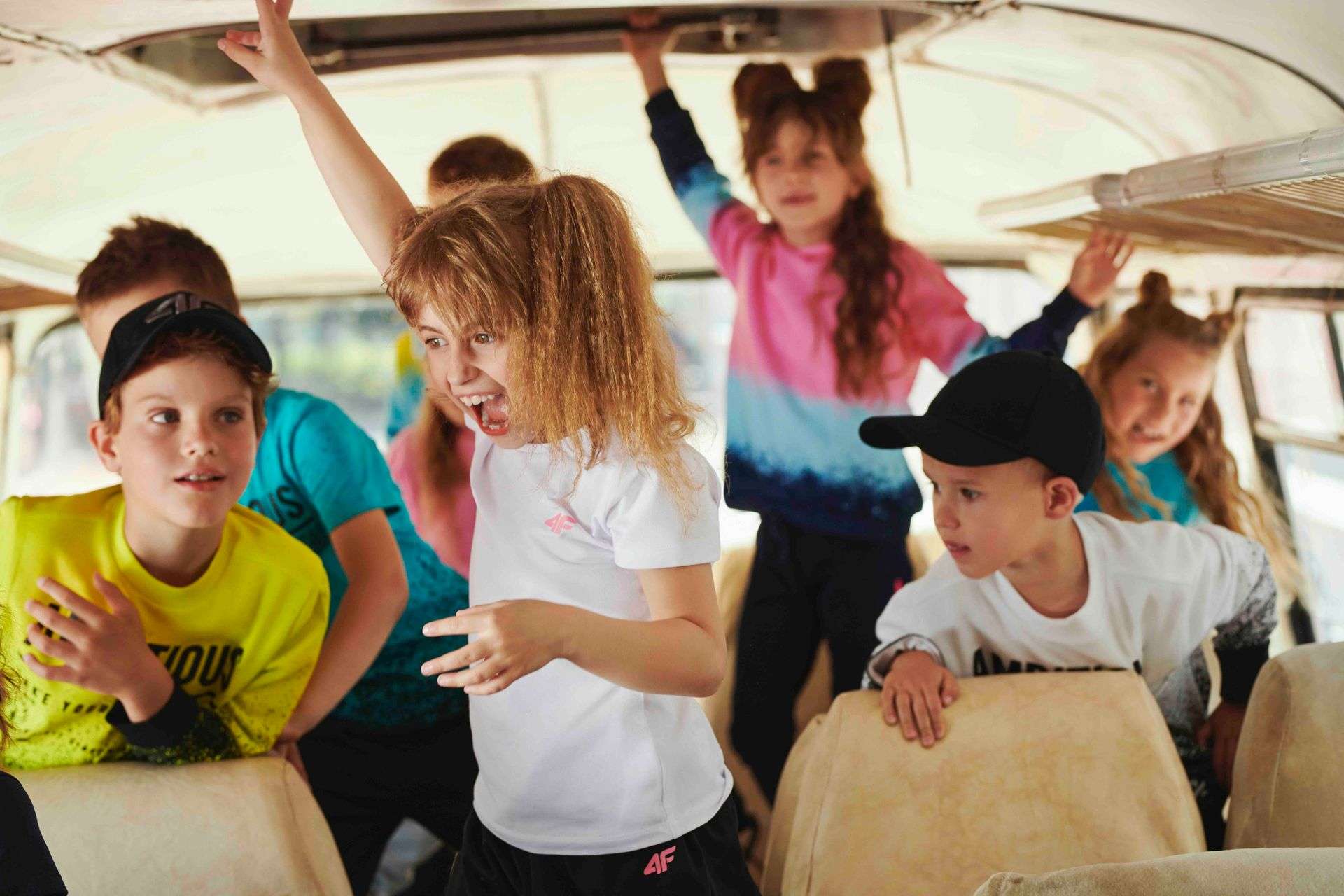 Do nauki i do zabawy. Nowości od 4F Junior na zbliżający się sezon jesienno-zimowy