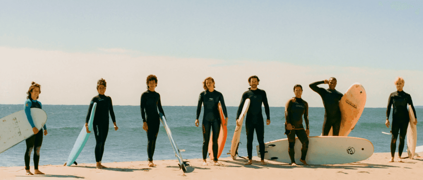 Queerowy, surferski kolektyw, który nie wyklucza. Surferzy to nie tylko piękni Amerykanie z długimi blond włosami