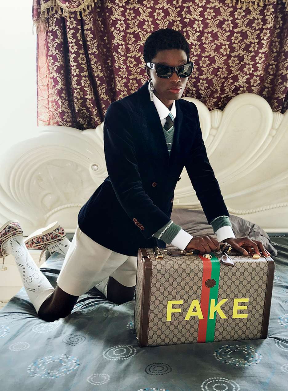 Gucci czerpie inspiracje z podróbek, wypuszczając kolekcję „Fake Not”