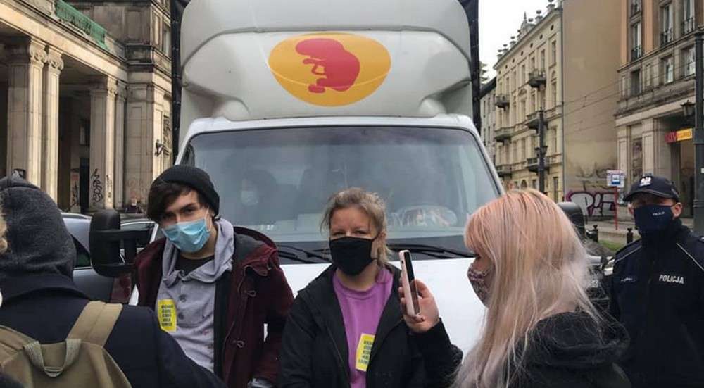 Twarze aktywistek na antyaborcyjnej furgonetce! Doszło do obywatelskiego zatrzymania