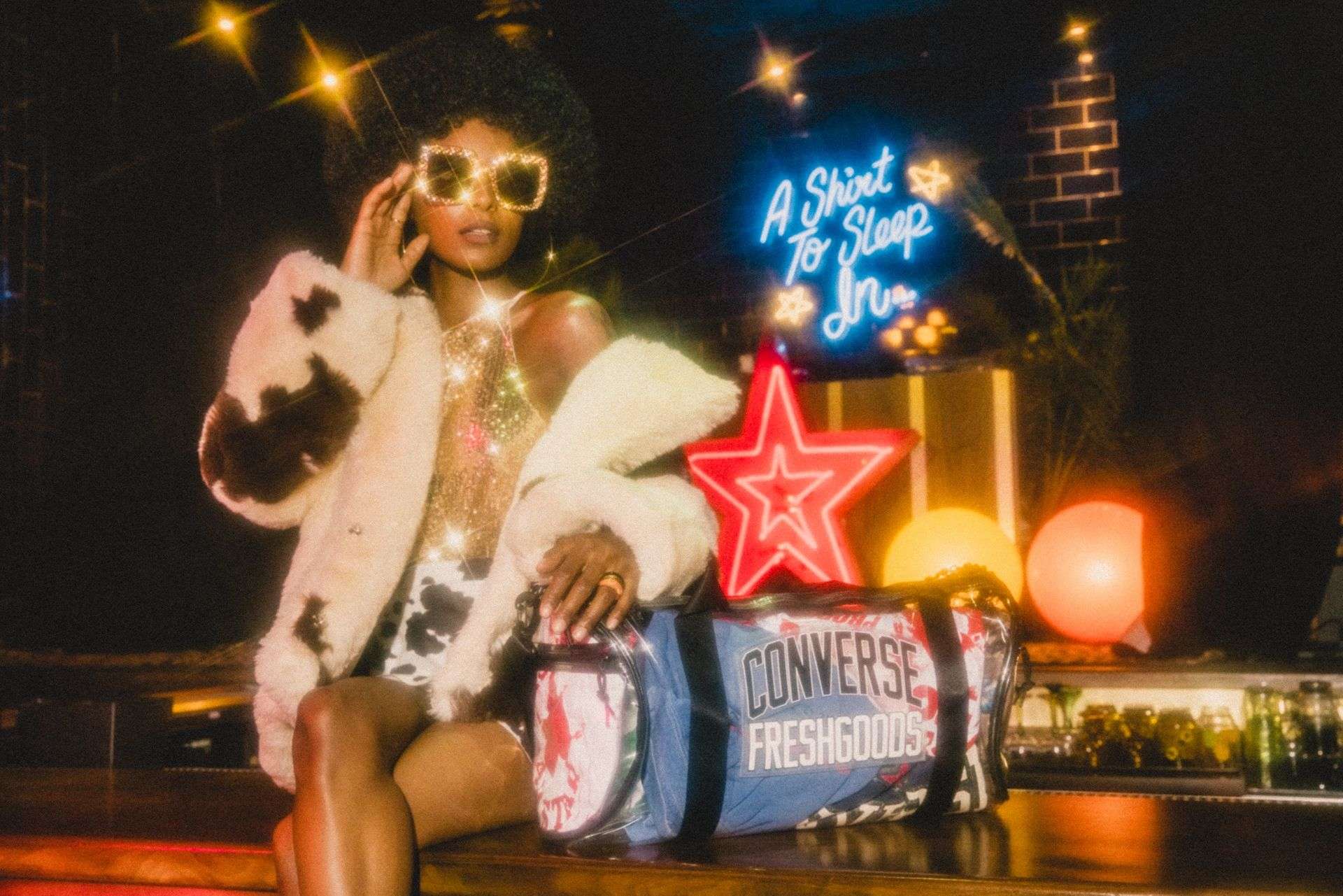 Prosto z ulic Chicago. Nowa kolekcja Converse i Joe Freshgoodsa to podróż do ery disco