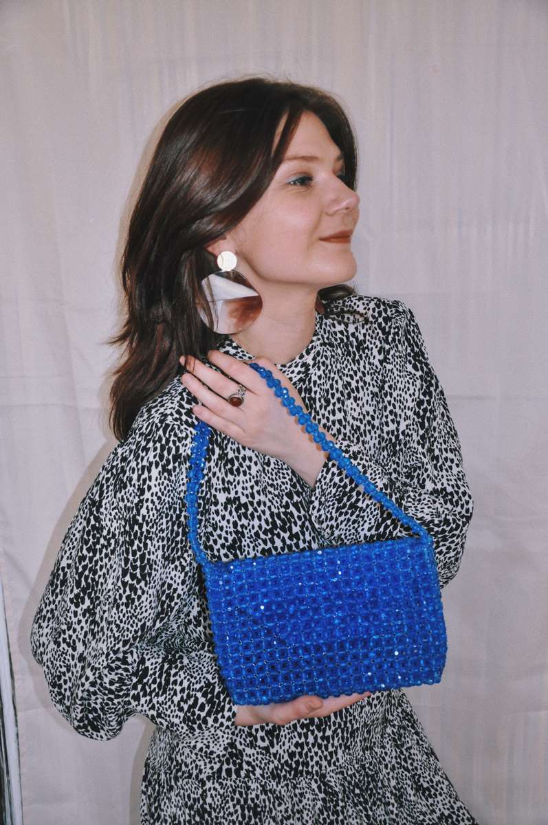 „Biznes narodził się sam”. Torebki z koralików Kingi Król, które pokochały Polki w czasie pandemii