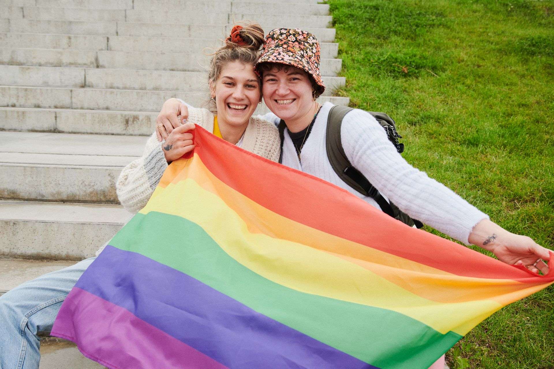 Wiecie, jak trudno jest w Polsce kupić tęczową flagę? Najnowszy film KPH wam to udowodni