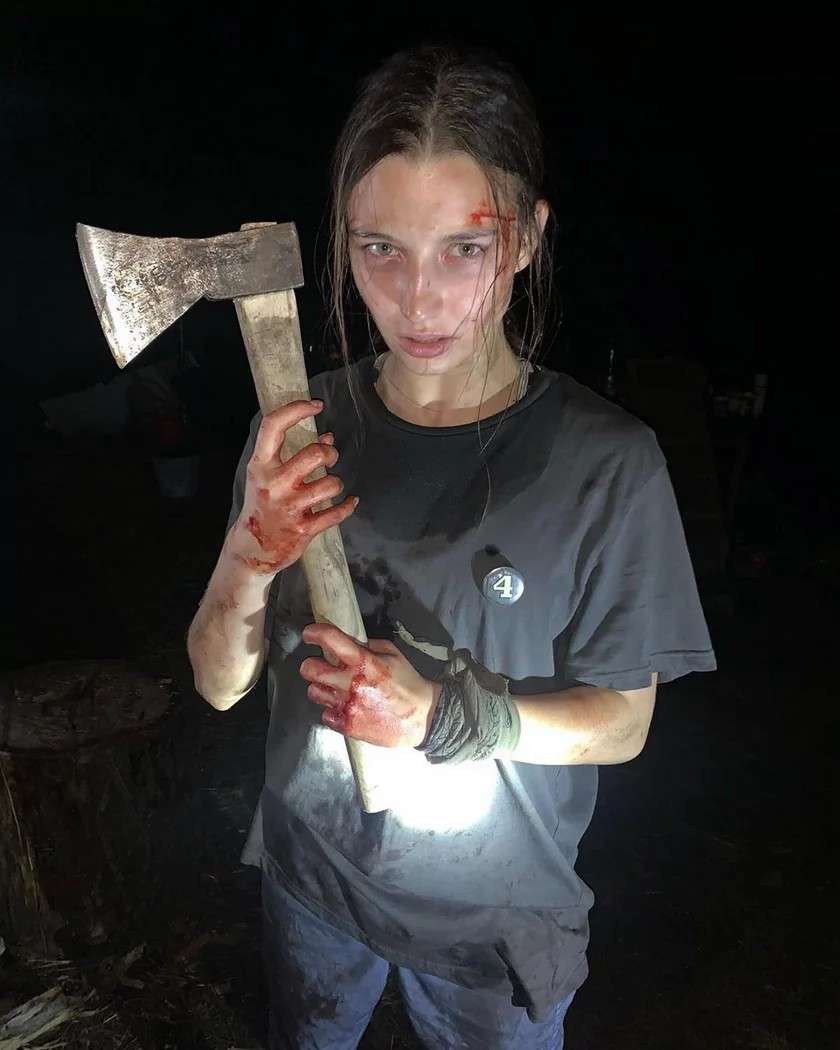 „Wyglądaliśmy wspaniale obleśnie!". Rozmawiamy z Julią Wieniawą o nowym horrorze Netflixa