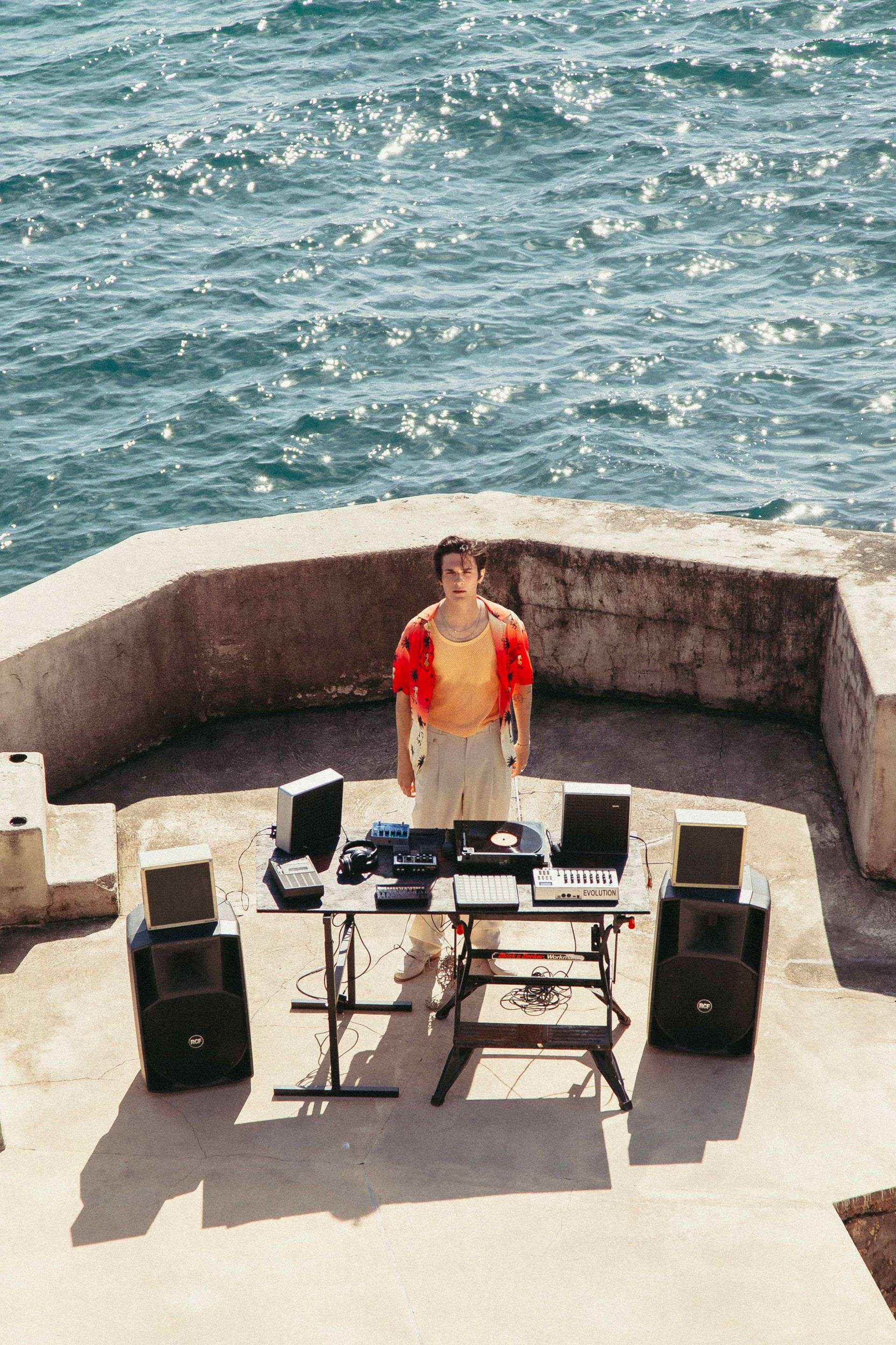 Gwiazda francuskiego elektro już jutro wystąpi w Warszawie. Jego hity mają miliony odtworzeń w sieci