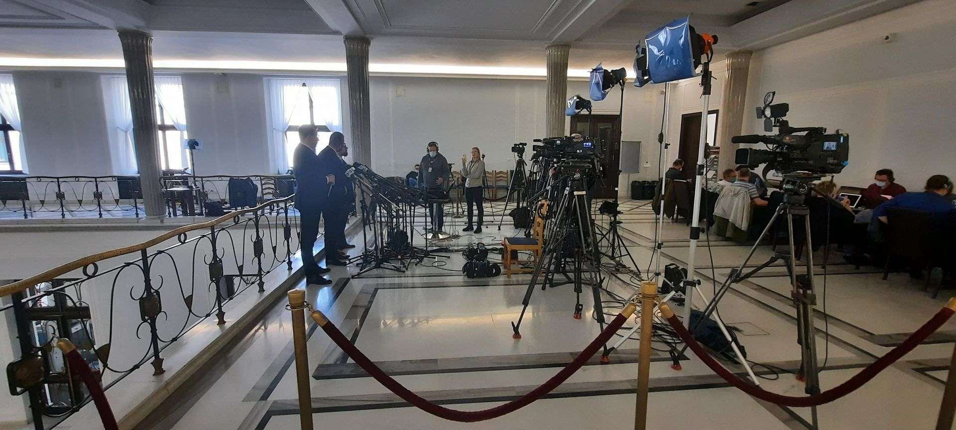 Konfederacja zrobiła konferencję, aby bredzić o „przywilejach" uchodźców. Nikt nie przyszedł