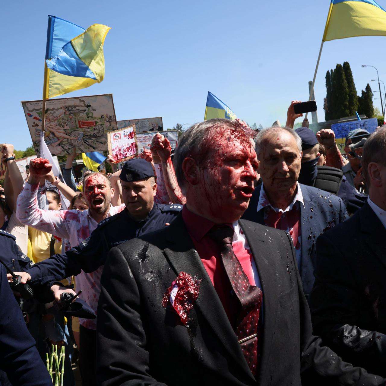 Rosyjski ambasador oblany farbą w Warszawie