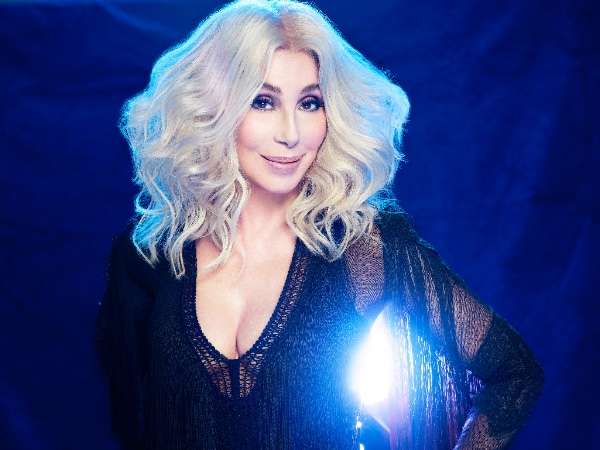 Cher i Versace łączą siły w Miesiącu Dumy