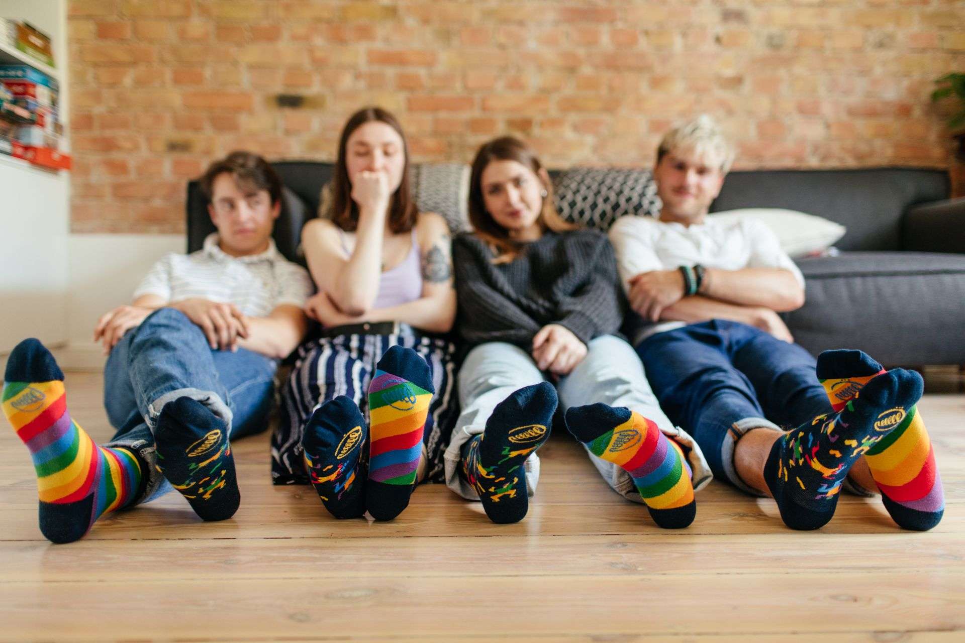 Many Mornings wspiera prawa społeczności LGBT+ w kampanii  Many Colors of Love