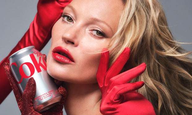 Kate Moss nową dyrektorką kreatywną Diet Coke. Romans marki słynnego napoju z gwiazdami mody trwa