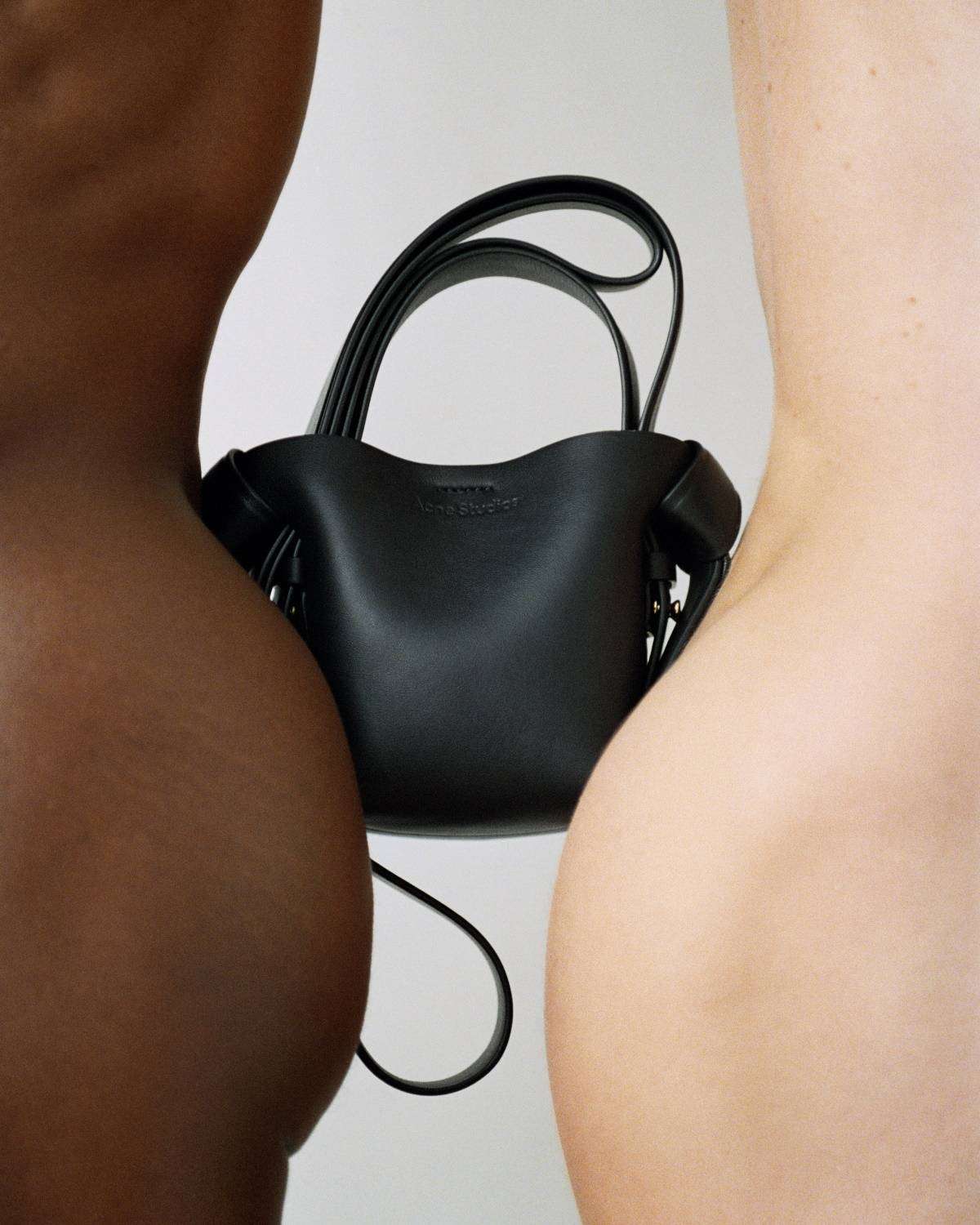 Prowokująca kampania reklamowa Acne Studios