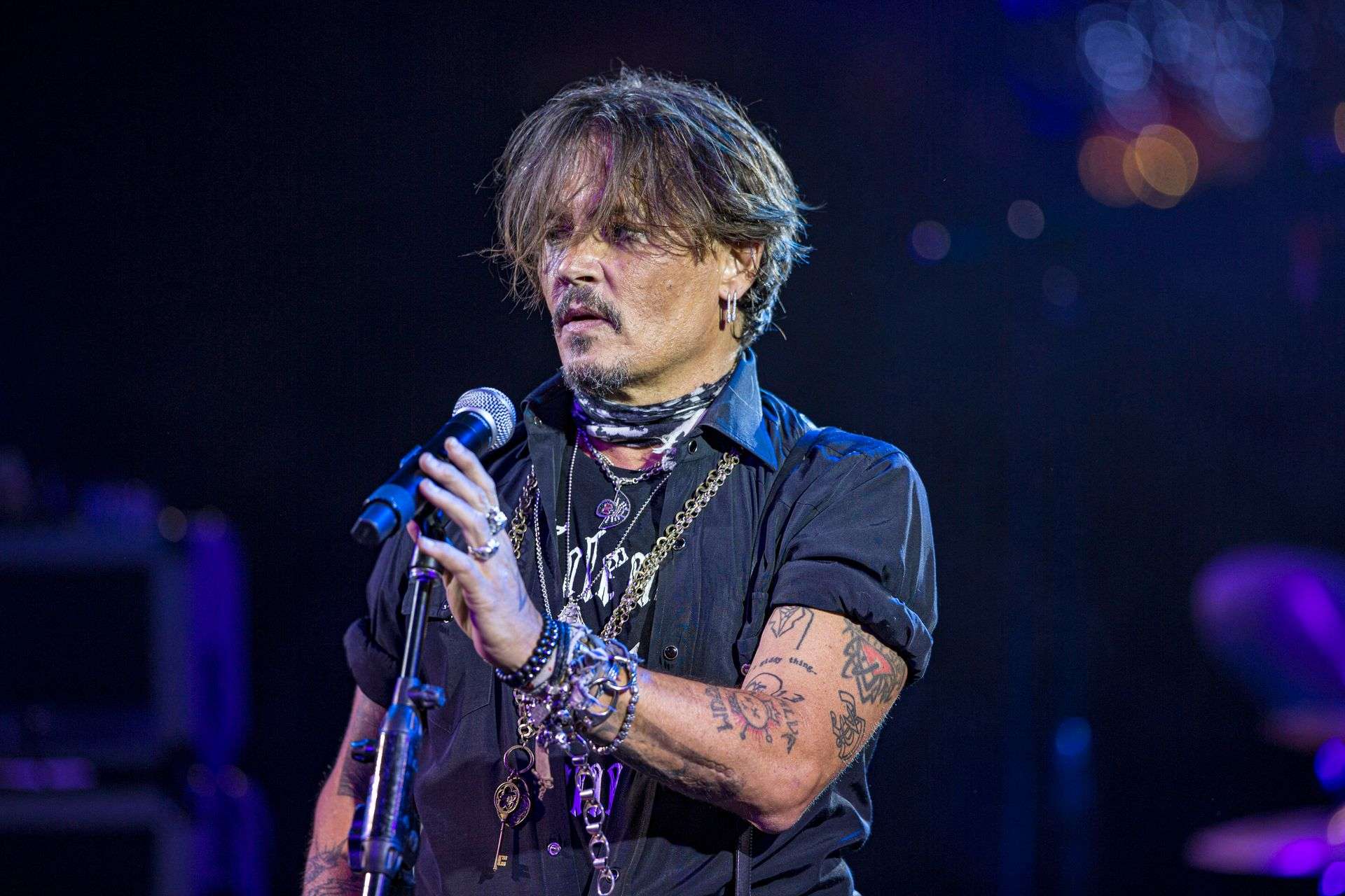 Johnny Depp nazywa Amber Heard "psem" w nowej piosence