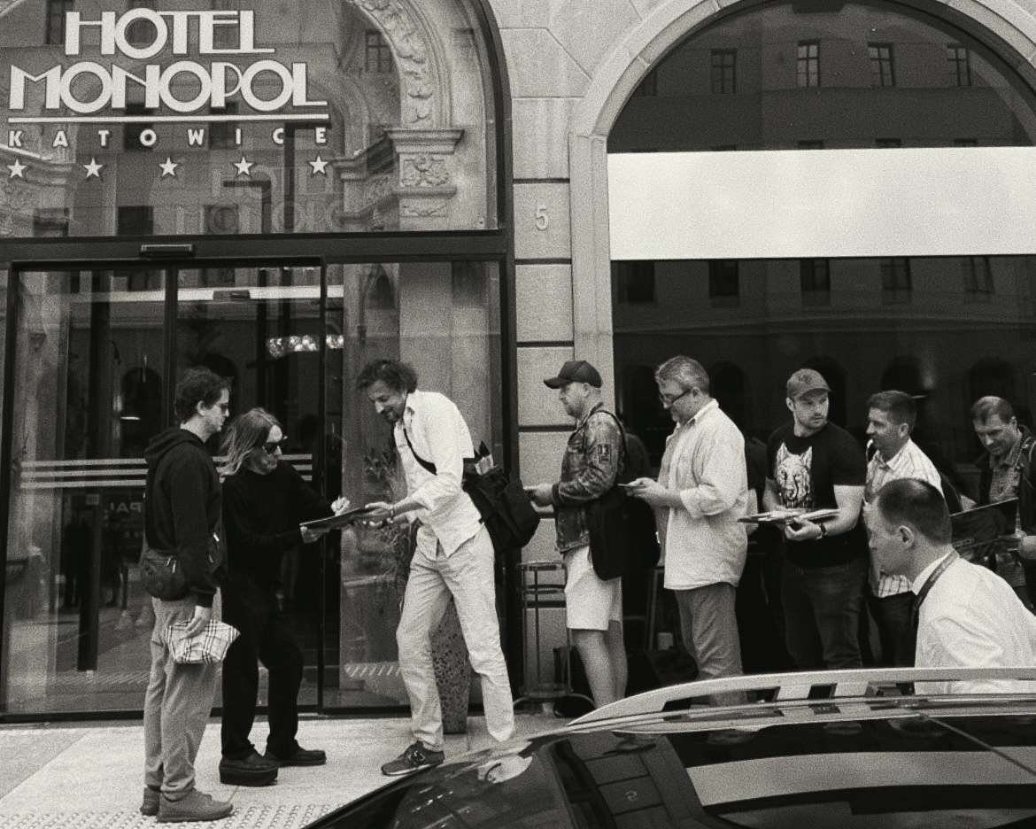 OFF Festival: Gdyby David Bowie stał obok nas pod sceną, zdjąłby czapkę z głowy