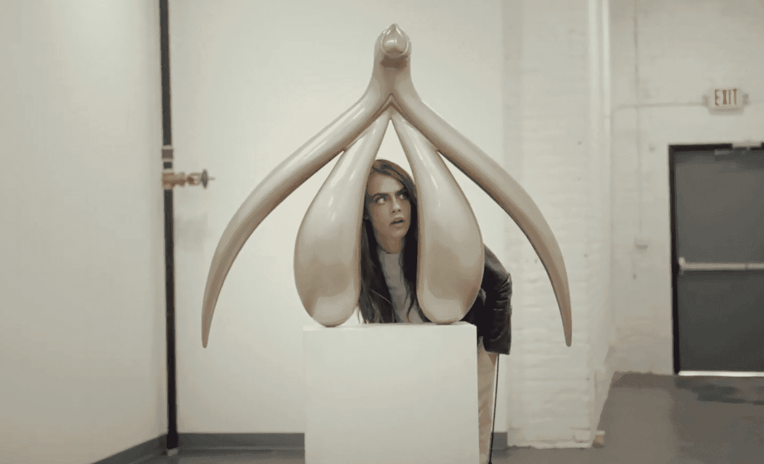 „Masturbujcie się!" – Cara Delevingne rusza w erotyczną podróż w zwiastunie „Planet Sex"