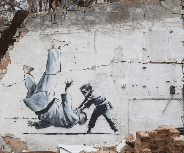 Banksy w Ukrainie. Artysta stworzył nowy mural. Co chciał przekazać?