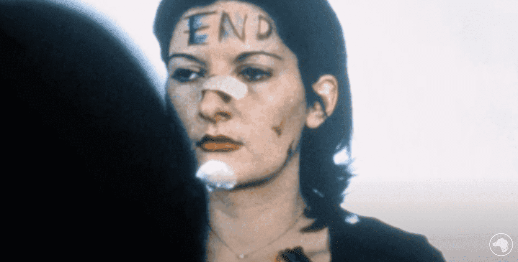 Marina Abramović: „Czułam, że moje ciało nie zna ograniczeń”. Przypominamy znamienite performanse artystki